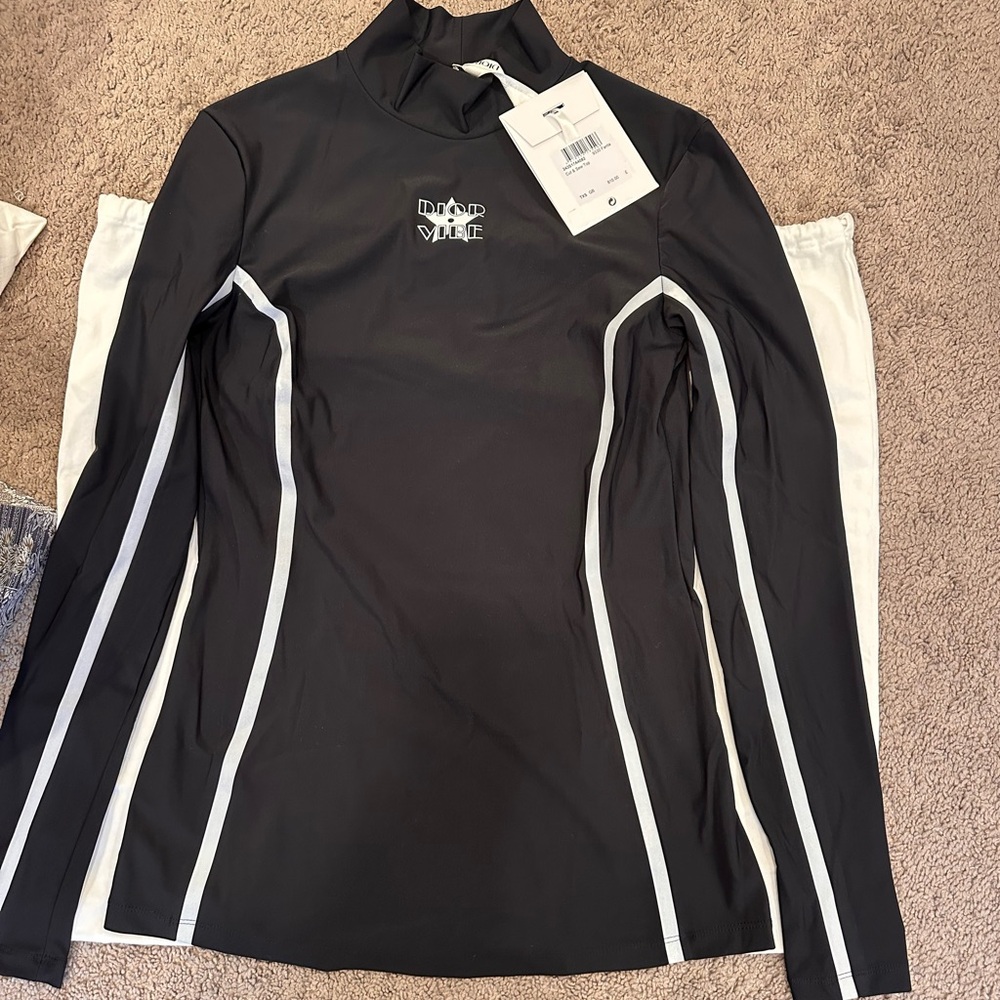 Dior vibe swim material long sleeve top womens size xs but runs large